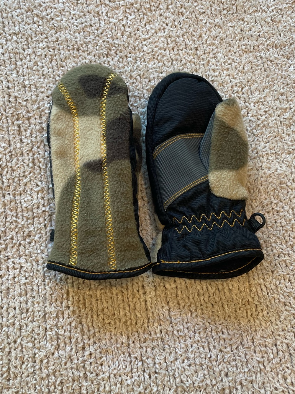 baby GAP Toddler Camo Mittens - size 12-24M